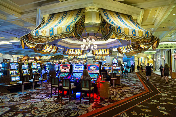 Mesin Arcade interface showing live dealer roulette table with multi-camera view